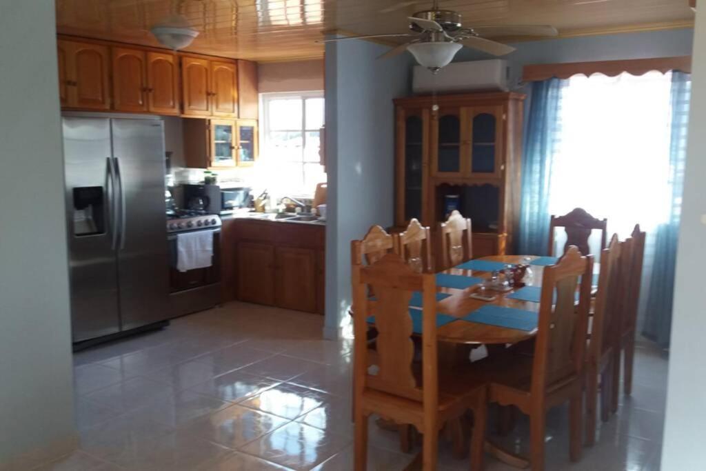 보카스 타운 Urania House 빌라 외부 사진