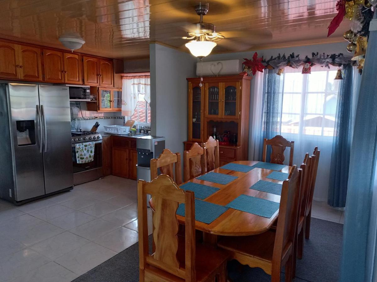 보카스 타운 Urania House 빌라 외부 사진